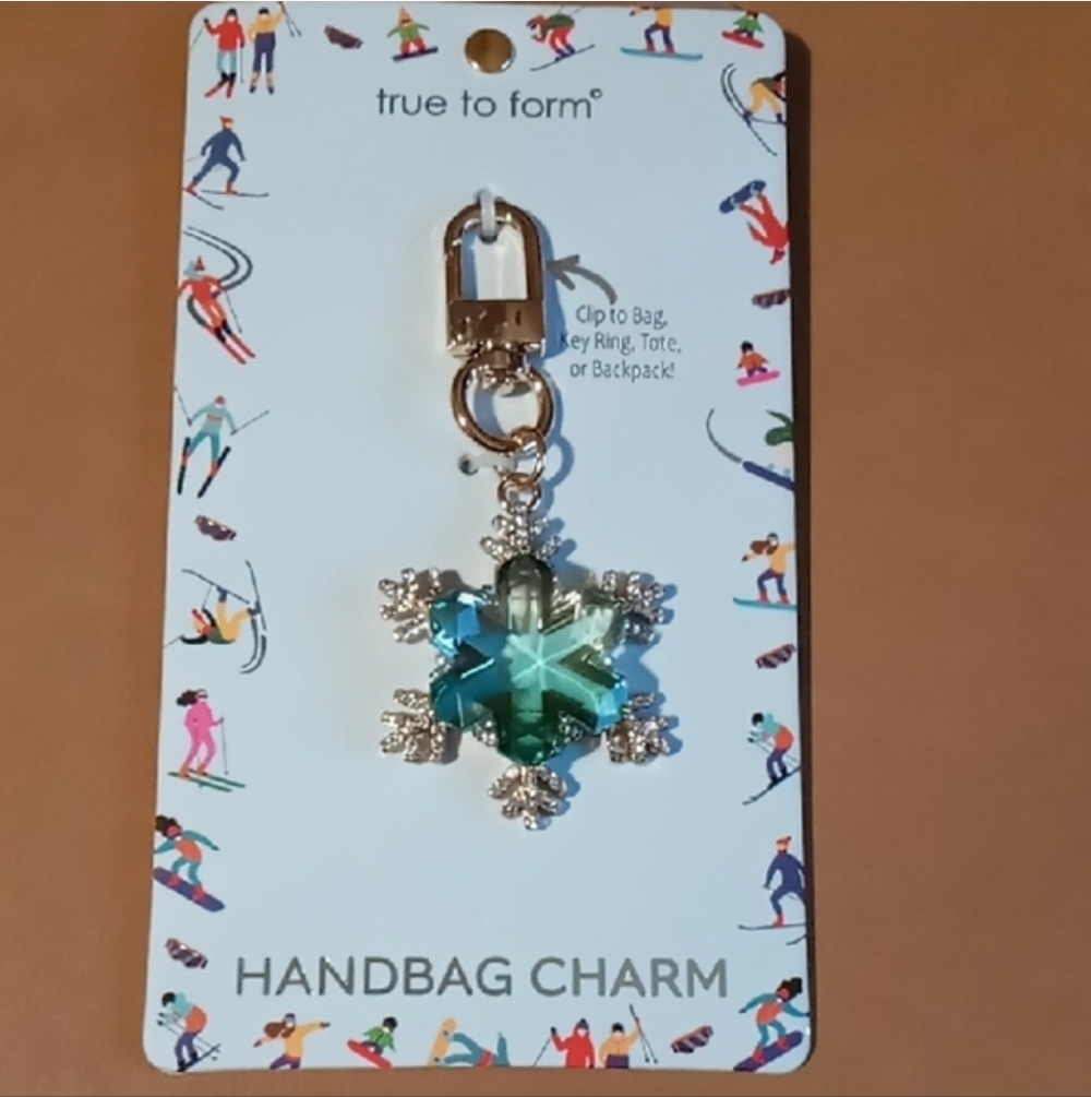 NWT TRUE TO FORM STUNNING SNOWFLAKE ❄️HANDBAG CHARM/ KEY CHAIN❄️✨️